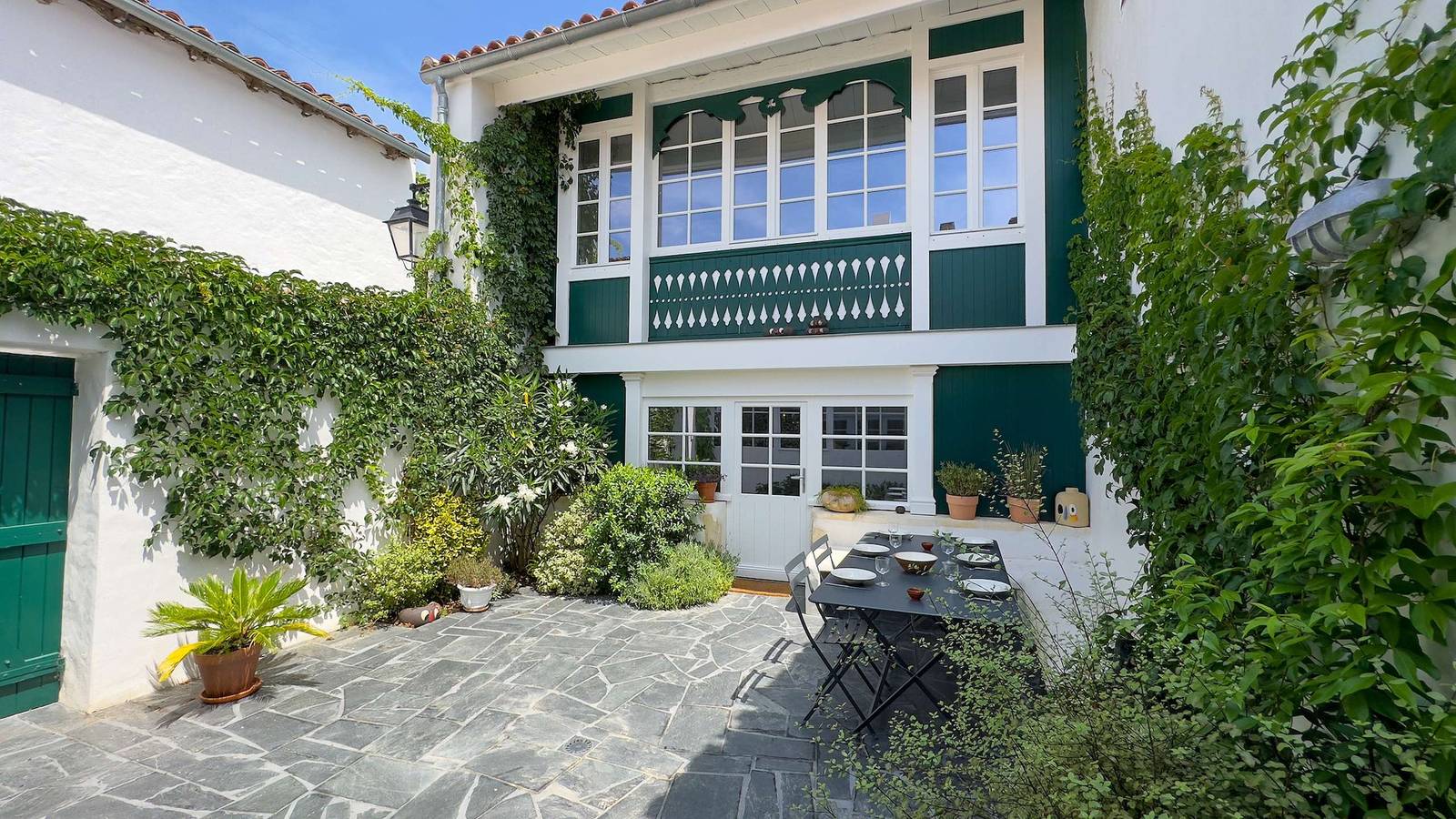 Appartement de vacances entier, Maison de village rénovée avec annexe et cour in La Couarde-sur-Mer, Île de Ré