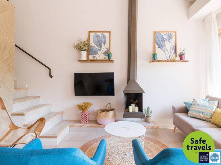 Location de vacances pour 6 personnes, avec terrasse et jardin ainsi que vue sur l’océan et piscine à Begur