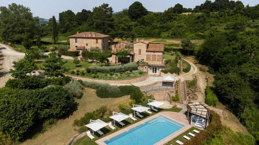 Agriturismo per 4 persone, con giardino e panorama nonché piscina in Monteleone d'Orvieto