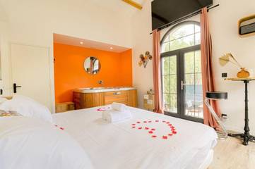 Location de vacances pour 2 personnes, avec jacuzzi ainsi que terrasse et jardin à Dardilly