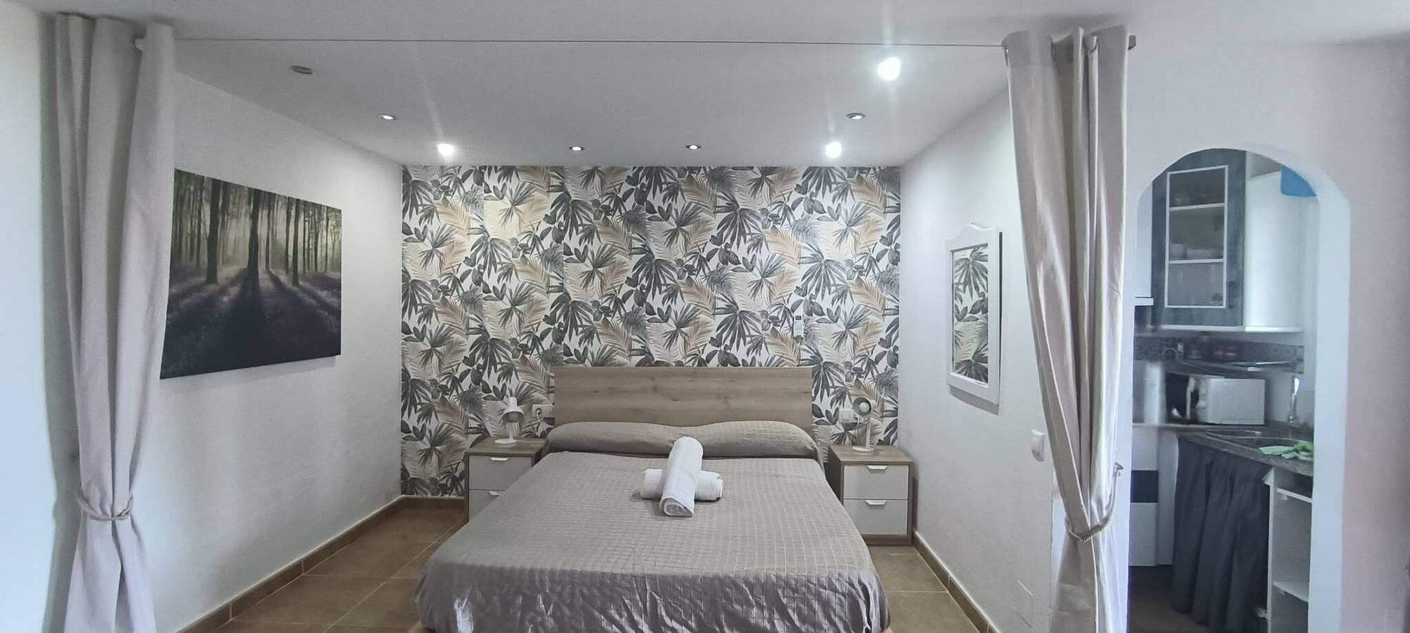 Entire studio, Studio Apartment 'Casa María' with Shared Pool, Private Terrace and Shared Garden in Mijas Costa, Mijas