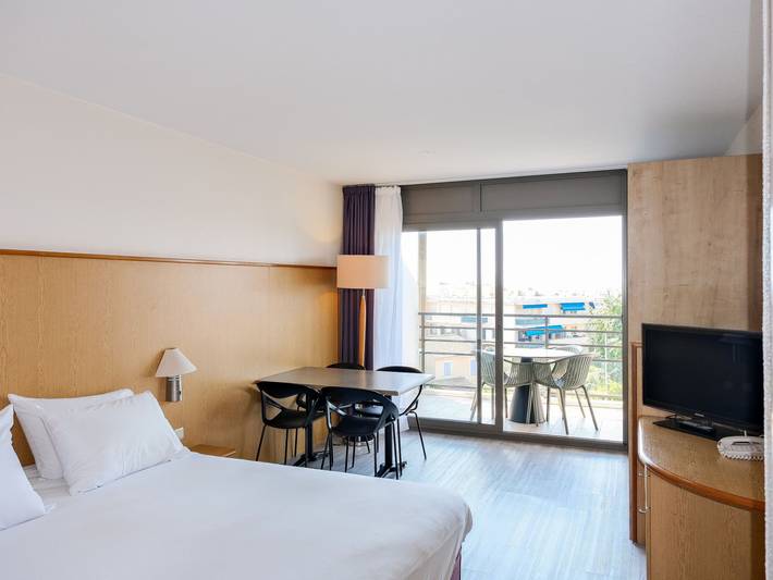 Ferienwohnung für 2 Personen, mit Garten und Sauna sowie Balkon und Kinderpool, mit Haustier in Antibes - 3