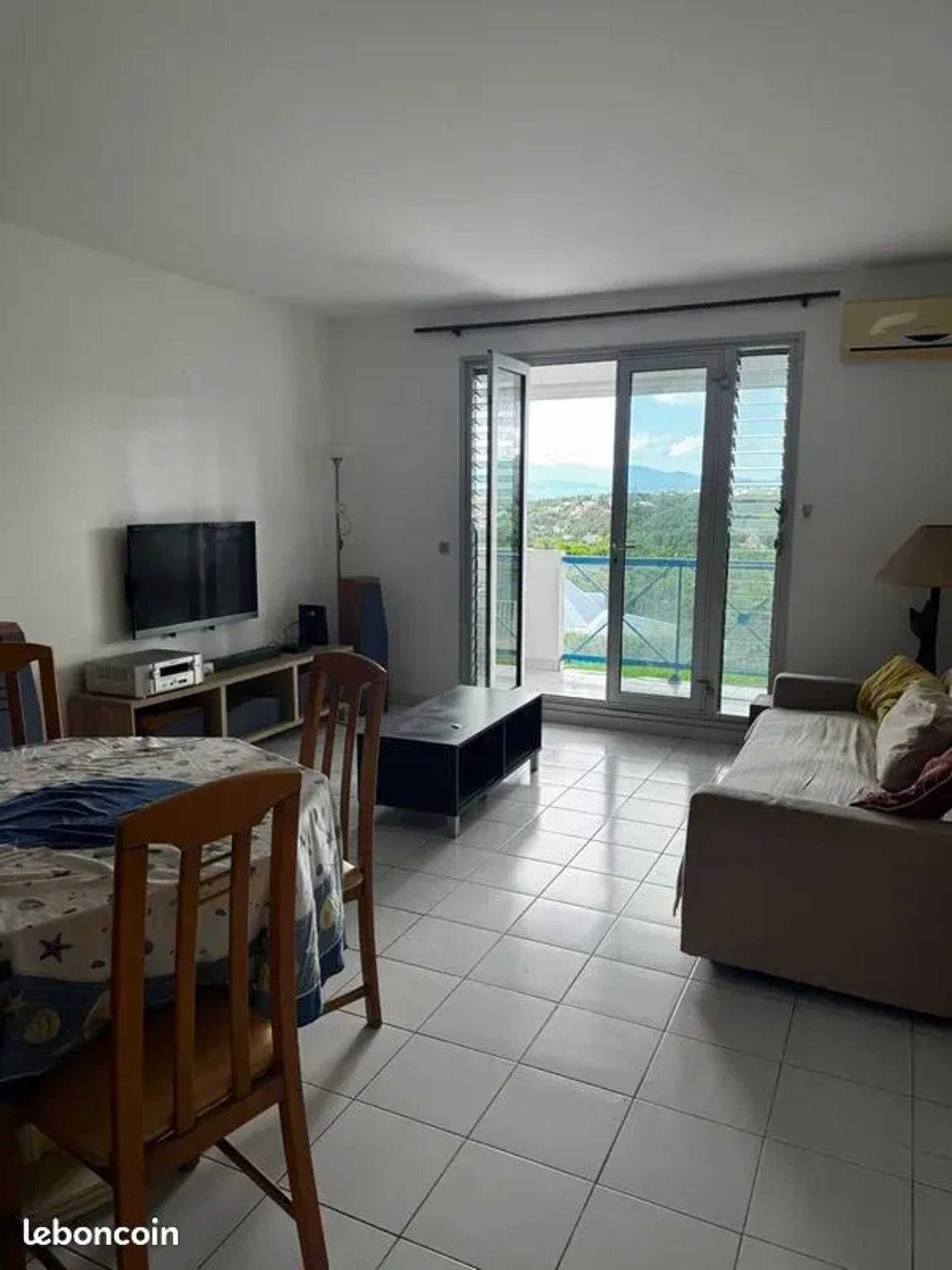 Apartamento entero, Apartamento moderno cerca de la playa, 66 m² in Le Gosier, Guadalupe