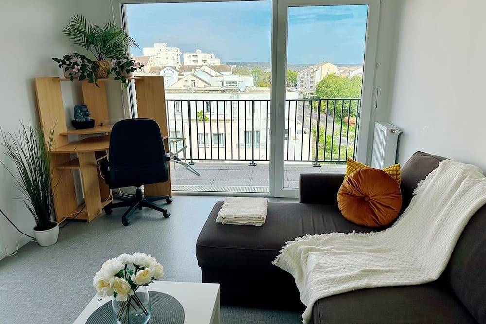 Appartement entier, Cozy Modern 1Br w/ Balcony - 30 mins from Paris! in Sannois, Val-d'Oise