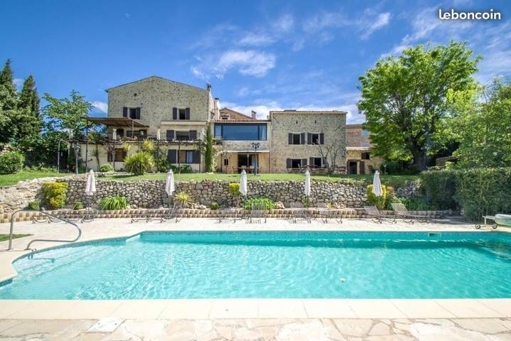 Chambre d’hôte pour 2 personnes, avec Terrasse et Jacuzzi ainsi que Jardin et Piscine dans Pays de Fayence