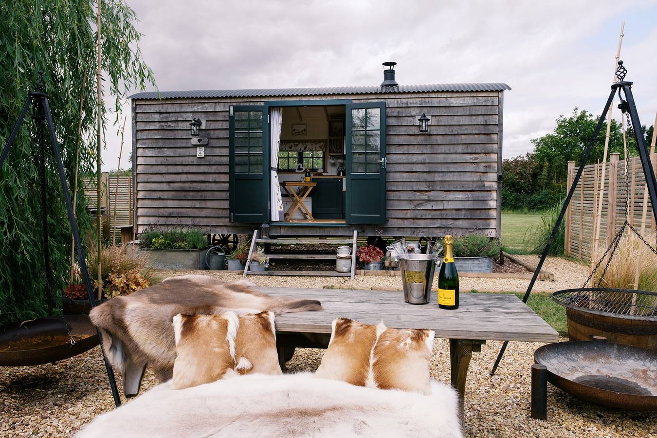 Poppie's Shepherds Hut at Shepherds Lodge Retreat and Wellness in Melton, Leicestershire