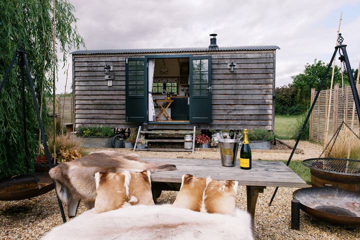 Hut for 2 people, with garden in Leicestershire