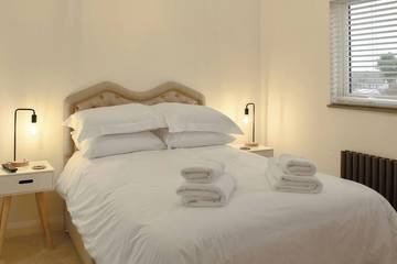 Log Cabin for 4 People in Padstow, Cornwall, Photo 1