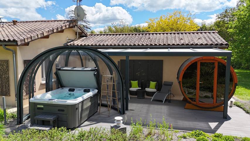 Gîte pour 2 personnes, avec jacuzzi et jardin ainsi que sauna et terrasse en Gironde