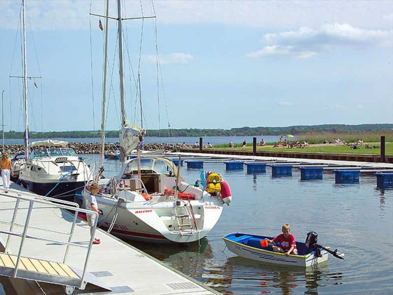 Ganze Ferienwohnung, Familien-Ferienhaus unweit vom Kummerower See - Familien-Ferienhaus unweit vom Kummerower See in Malchin, Kummerower See