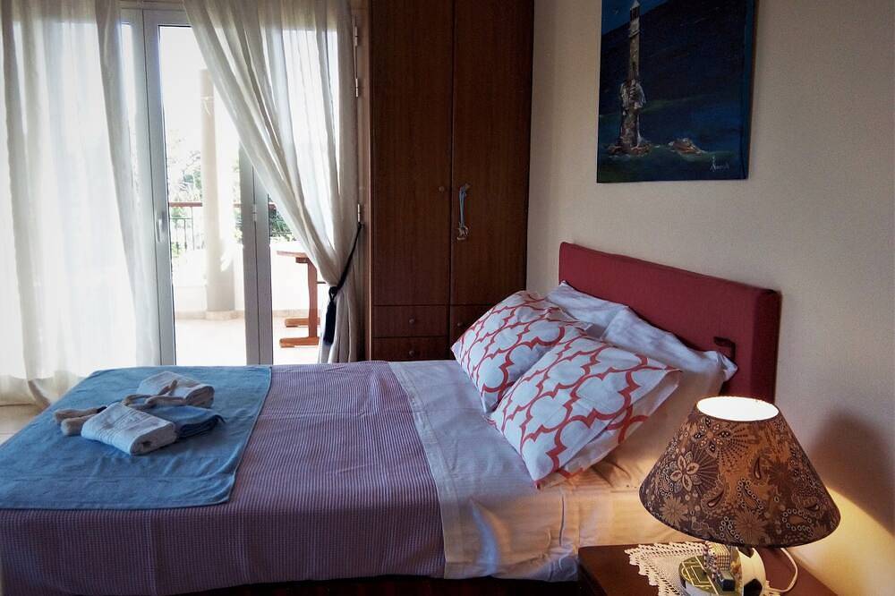 Nantia Wohnung Studio-Apartments mit Bad und einem großen Veranda in Palaia Fokaia, Regionalbezirk Ostattika