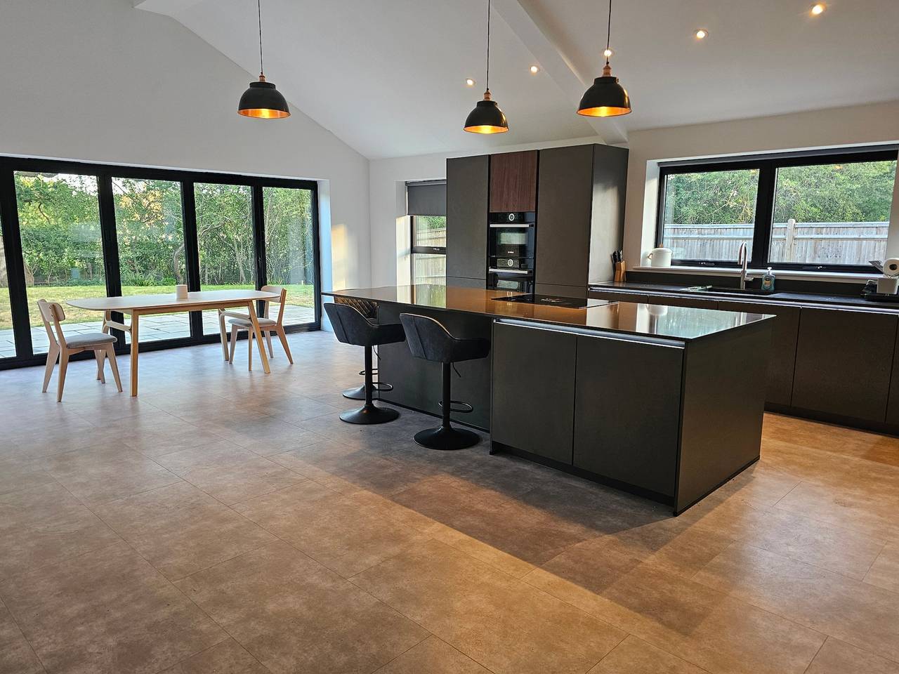 Luxury Kent Bungalow Retreat Sleeps 14 in Staplehurst, Kent