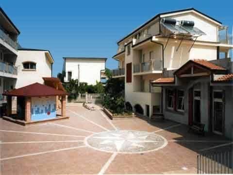 Location de vacances pour 2 personnes, avec Balcon ainsi que Terrasse et Vue dans Marina di Davoli