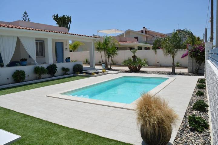 Villa per 6 persone, con piscina e giardino a Marzamemi