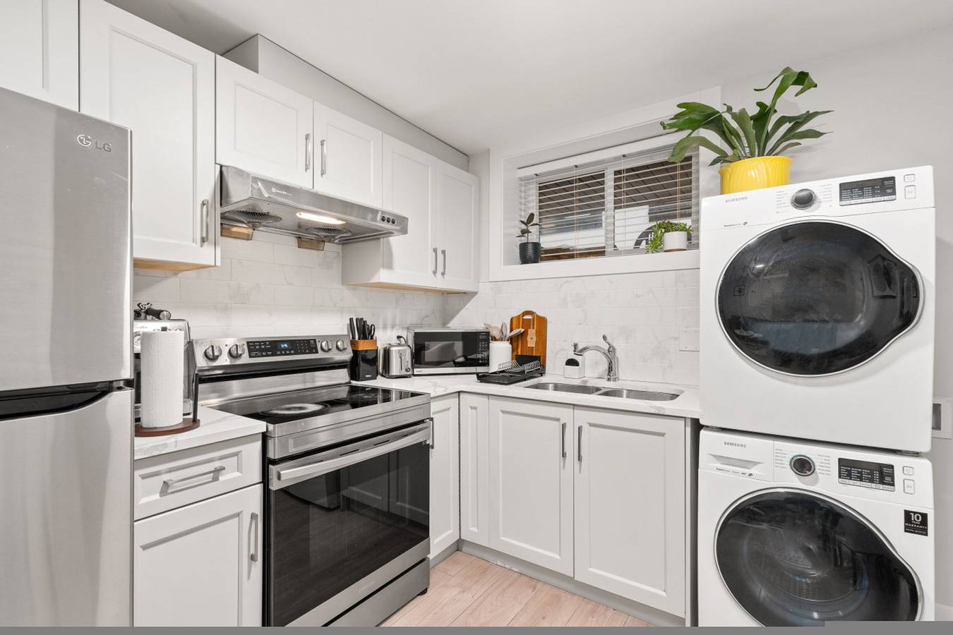 Geheel appartement, Modern 2Br Basement Suite | Steps to Skytrain in Vancouver, Brits-Columbia