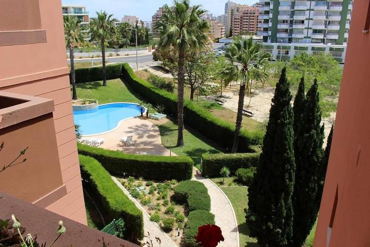 Apartamento de férias para 6 pessoas, com vista e varanda e ainda piscina em Silves