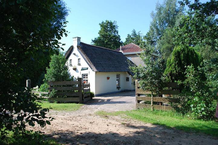Gîte pour 3 personnes, avec Jacuzzi ainsi que Terrasse et Jardin dans Frise