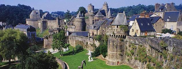 Gîte pour 2 personnes, avec terrasse à Fougères