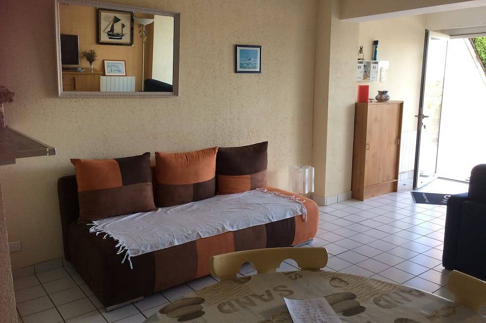 Appartement entier, Bord-mer, pas vis à vis, Rez-Jardin, Terrasse. park. privé, orienté Sud, Confort in Damgan, Côte des Mégalithes