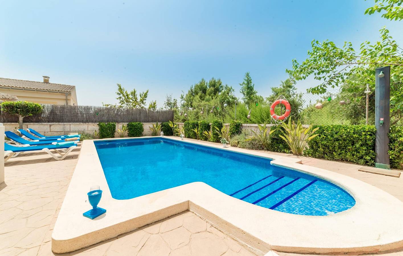 Appartement am Strand mit Terrasse, Pool und AC in Playa de Muro, Muro