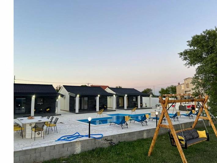 Ferienhaus für 9 Personen, mit Pool und Terrasse