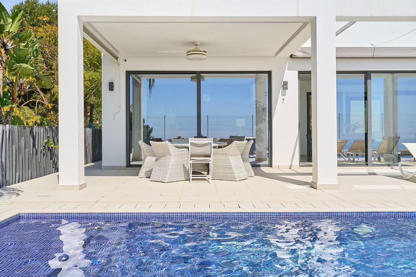 Villa 'Palacio Nazari' with Private Pool, Wi-Fi and Air Conditioning in Málaga (Este), Malaga
