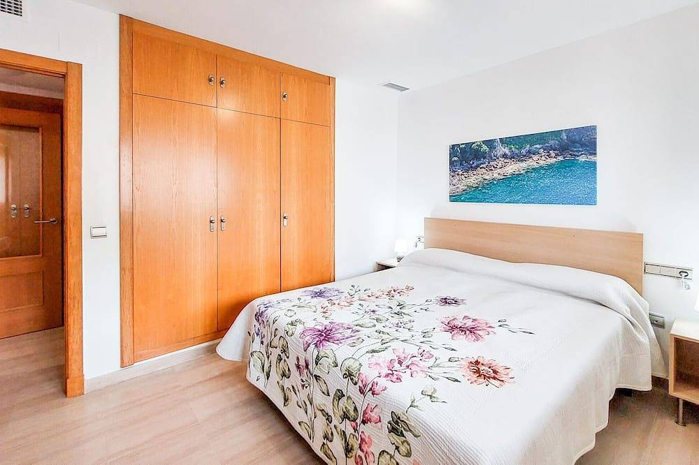 Entire apartment, Stunning apartment in Cadiz with Wifi in Playa La Victoria, Cádiz