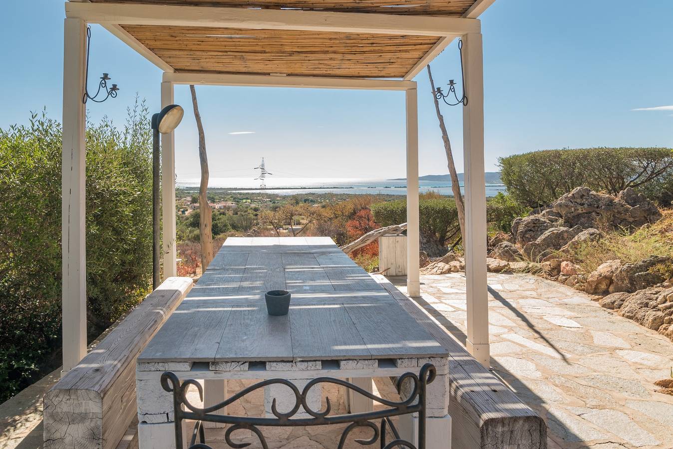 Entire apartment, Holiday Apartment 2 Porto Taverna with Sea View, Shared Pool & Wi-Fi in Lu Fraili di Sopra, San Teodoro
