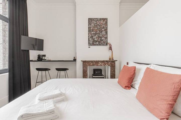 Appartement entier, Elegant room with private bathroom in historic house - city center in Bruges, Flandre-Occidentale