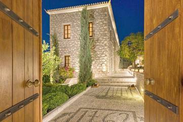 Cottage pour 4 personnes, avec jacuzzi ainsi que jardin et piscine dans Spetses