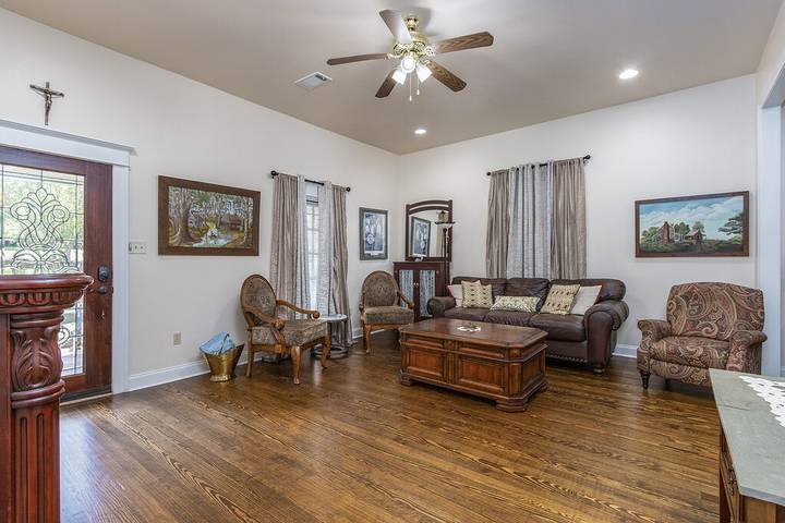 Vacation rental for 8 people, with yard in Baton Rouge