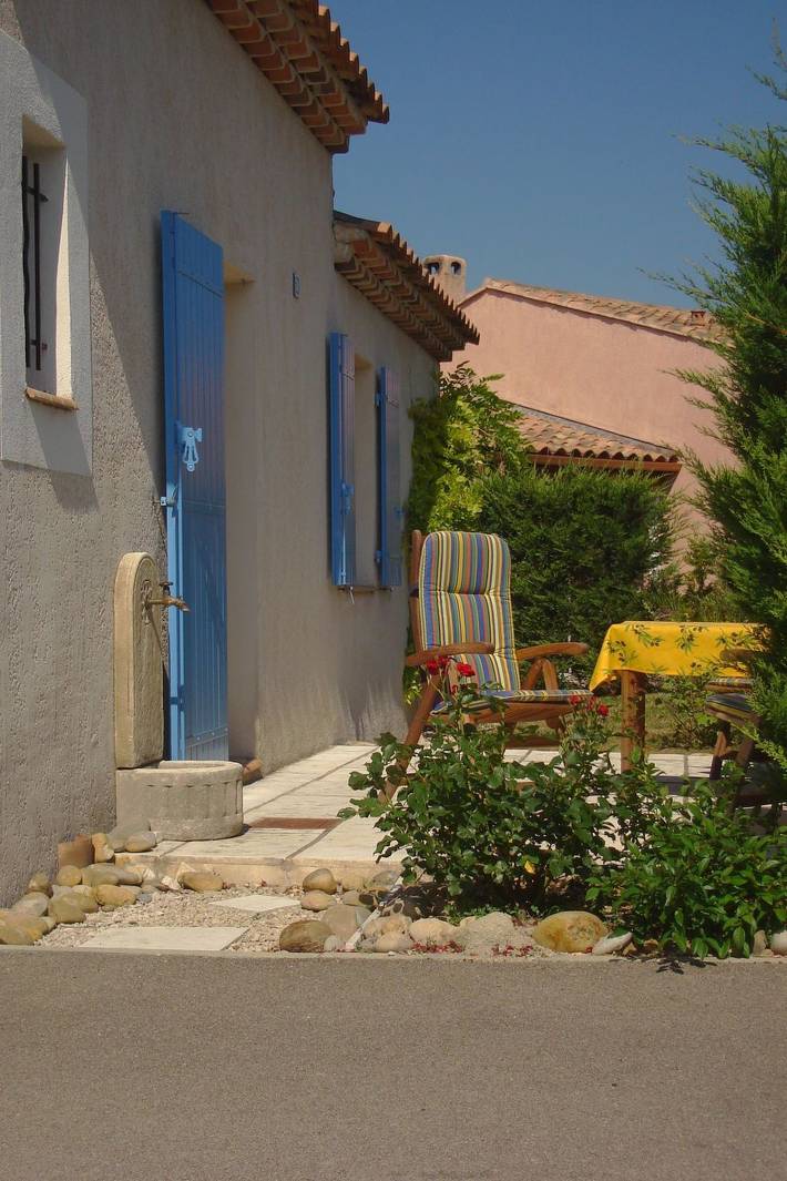 Location de vacances pour 4 personnes, avec Terrasse ainsi que Jardin et Piscine à Pierrevert - 3