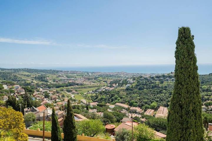 Gîte pour 4 personnes, avec vue ainsi que piscine et jardin à Alella - 3