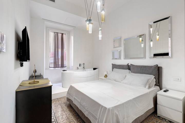 Entire apartment, Ellie Luxury Apartment with Balcony, Wi-Fi, and Air Conditioning in Rome City Center, Rome