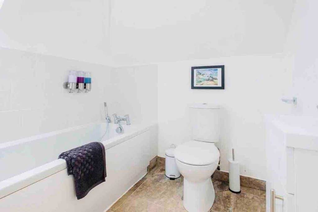 Gorgeous Luxury Chalet, New Forest & Coast & in Hordle, Hampshire