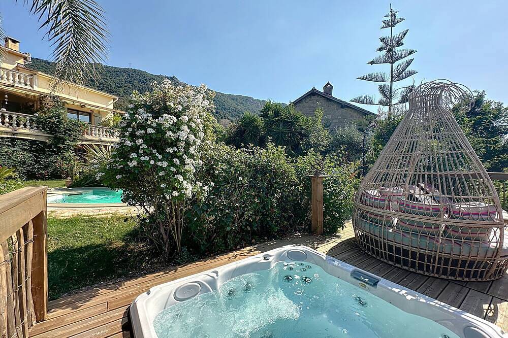 Appartement entier, Petit coin de paradis, vue panoramique mer & montagne piscine & Spa in Calcatoggio, Région d'Ajaccio