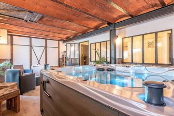 Gîte pour 8 personnes, avec piscine et sauna ainsi que jardin et terrasse dans le Haut-Rhin