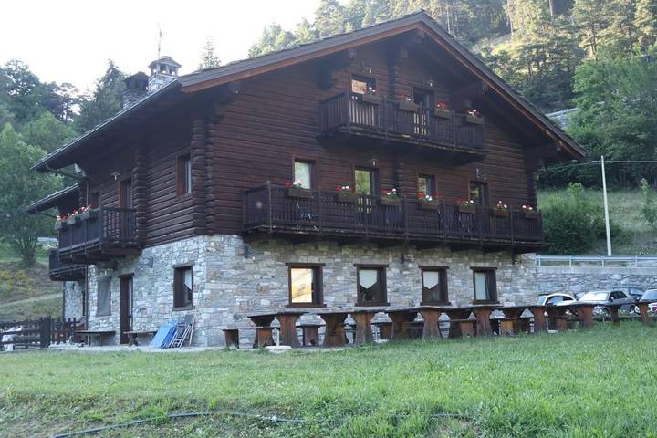 Casa vacanza per 2 persone, con panorama e giardino nonché balcone in Commune de Brusson