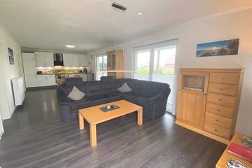 Ferienhaus für 5 Personen, mit Pool und Terrasse sowie Garten in Jade