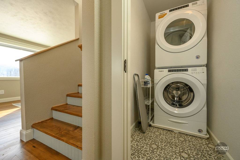 Revival Acres: Historic Farmhouse on 5 Acres w/Stunning Mountain Views in Matanuska-Susitna