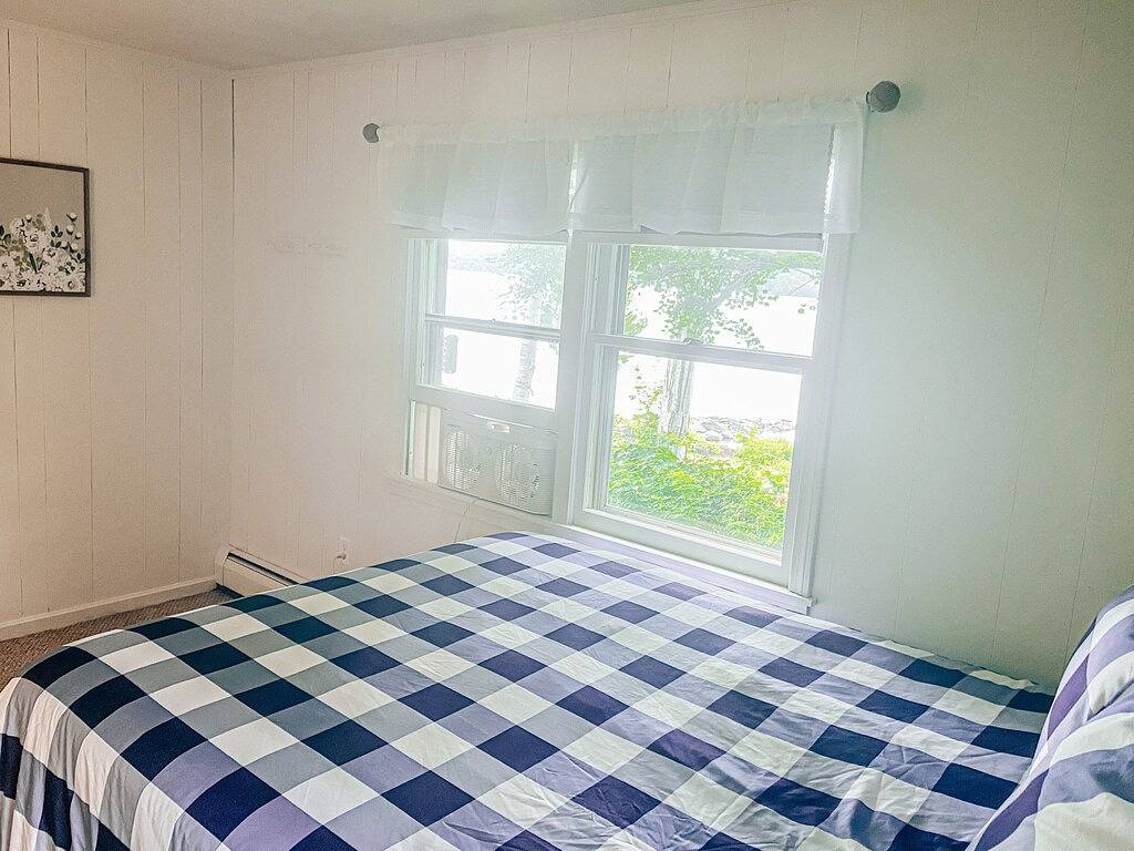 Lakeside cottage, close to town, large lot, 300+ft of Moosehead Lake frontage in Greenville (ME), Moosehead Lake