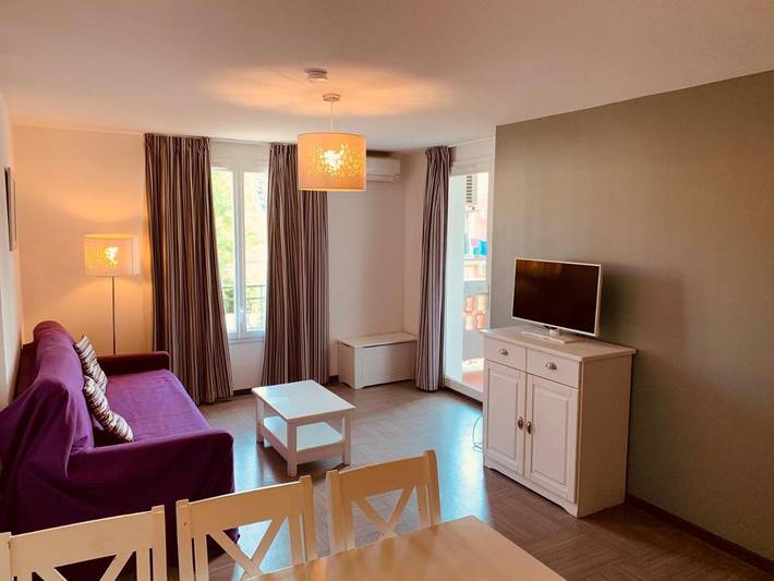 Parc de vacances pour 2 personnes, avec vue ainsi que jardin et piscine, animaux acceptés dans Thermes de Gréoux les Bains - 2