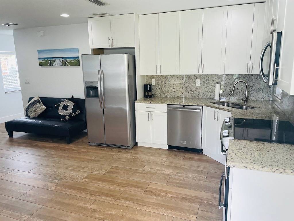 Historic house with memory foam king suite close to downtown. in West Palm Beach, Palm Beach County