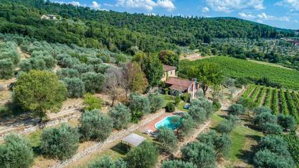Location de vacances pour 6 personnes, avec terrasse ainsi que jardin et piscine à Pieve A Presciano