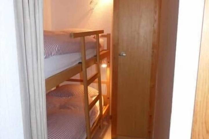 Appartement entier, Confortable 2 pièces 1/2 pour 4 personnes : living - 1 alcôve avec 2 lits superposés - 1 chambre ave in Grimentz, Anniviers