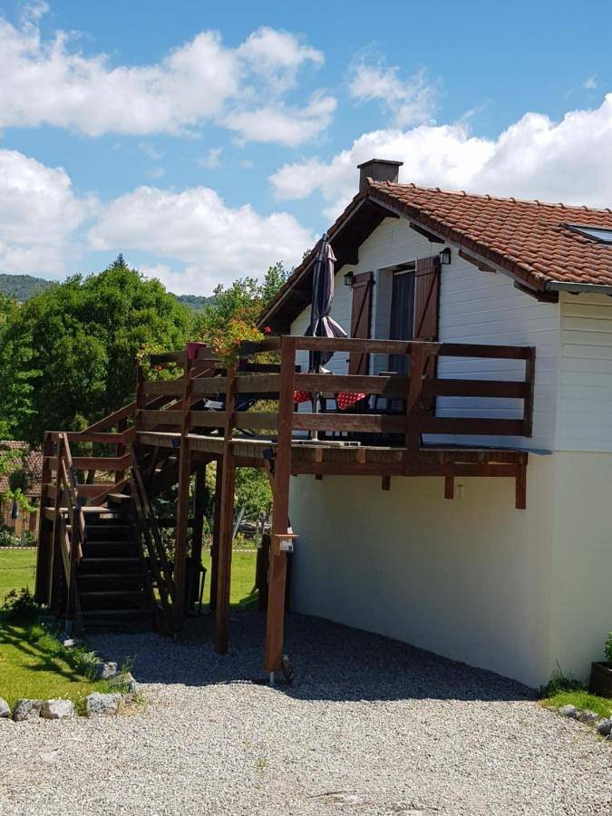 Gîte pour 2 personnes, avec Terrasse et Jardin ainsi que Piscine et Vue à Ganac