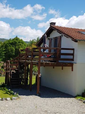 Gîte pour 2 personnes, avec piscine ainsi que vue et jardin à Ganac