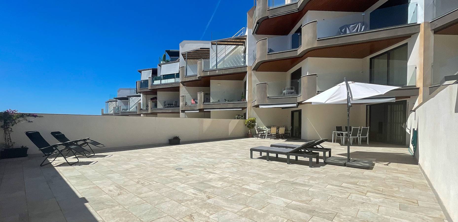Apartamento inteiro, Apartamento 'Cucurrox' com Vista Mar, Piscina Partilhada e Wi-Fi in Torrox Costa, Torrox