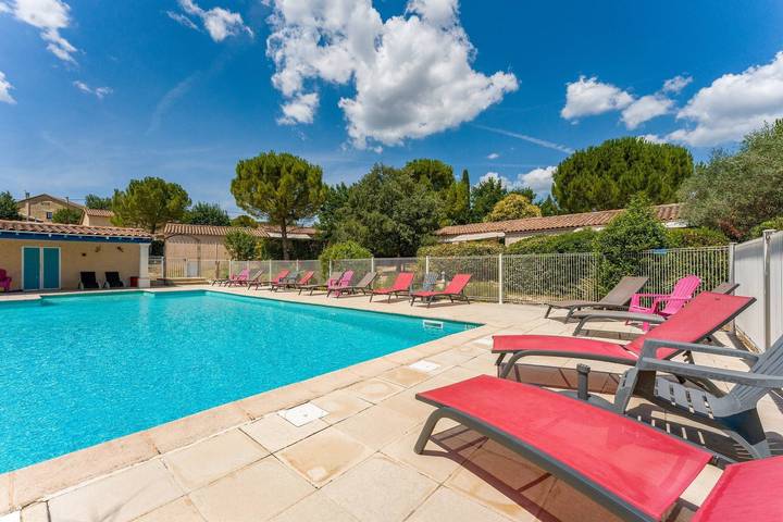 Gîte 'Le Pin Parasol' bei Heike und Didier, Gemeinschaftspool, Wlan und Klimaanlage in Saint-Christol-lès-Alès, Alès und Umgebung