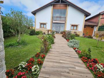 Casa rural para 10 personas, con vistas y jardín en Besaya